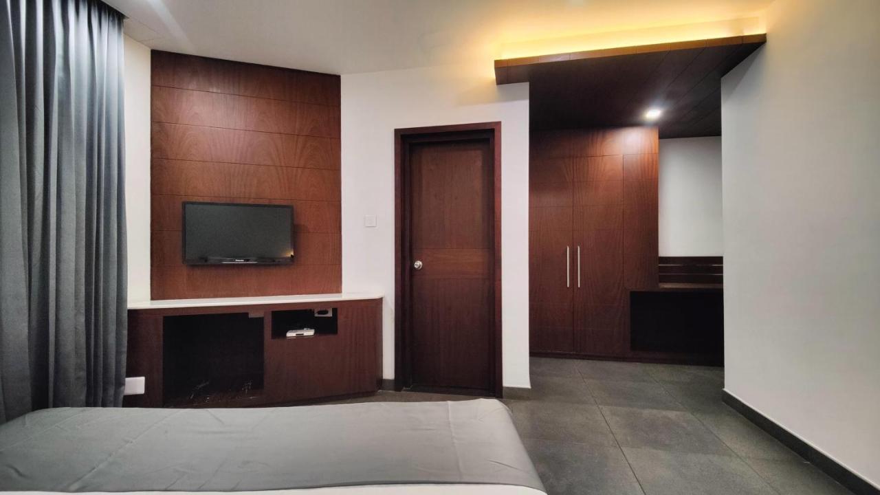 Brahma The Hotel สุลต่านบาเทรี ภายนอก รูปภาพ