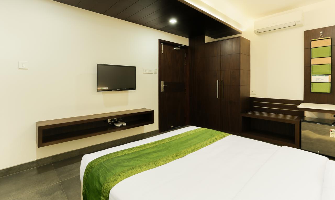 Brahma The Hotel สุลต่านบาเทรี ภายนอก รูปภาพ