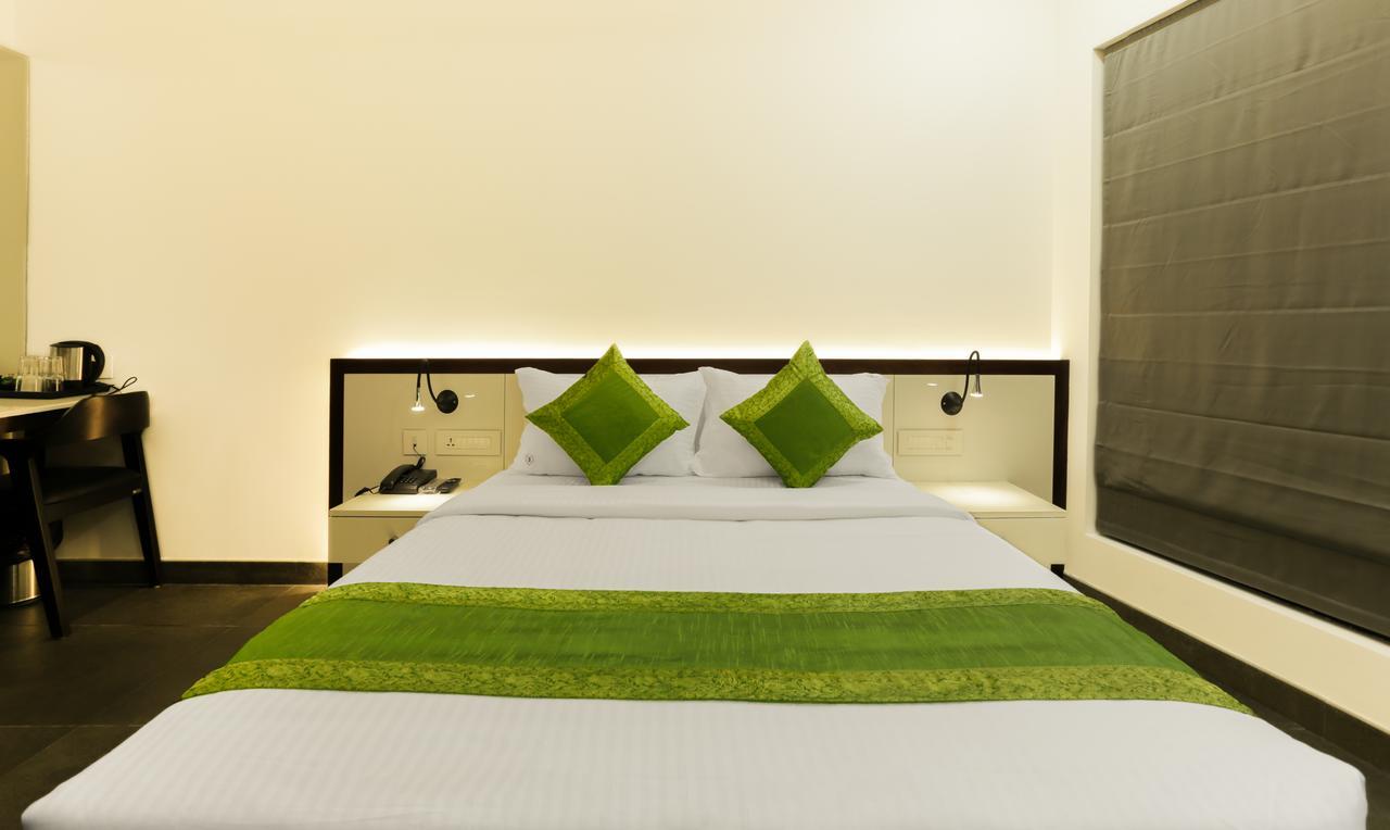 Brahma The Hotel สุลต่านบาเทรี ภายนอก รูปภาพ