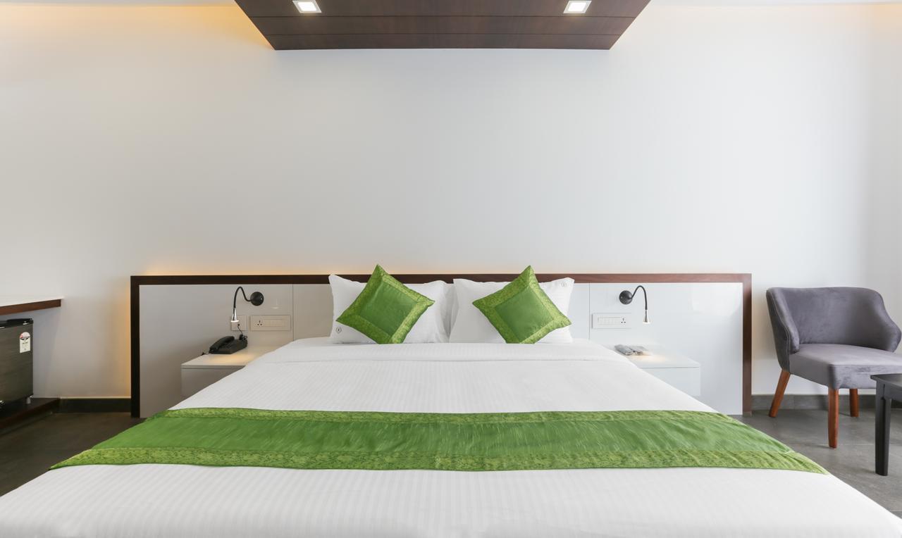 Brahma The Hotel สุลต่านบาเทรี ภายนอก รูปภาพ