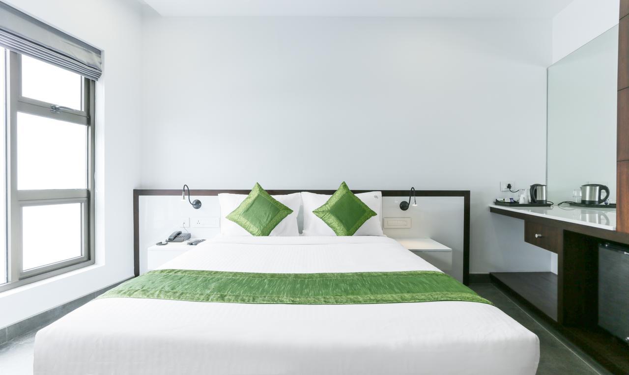 Brahma The Hotel สุลต่านบาเทรี ภายนอก รูปภาพ